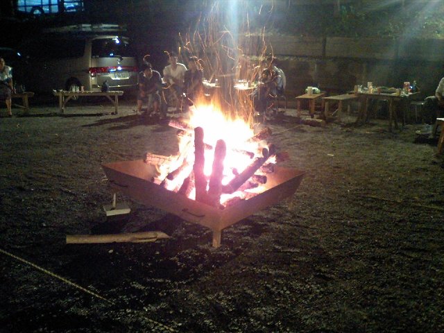 [キャンプ場 結婚パーティー]