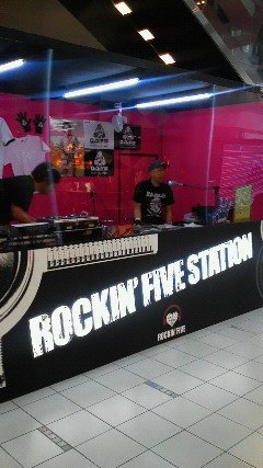 [ROCKIN' FIVE STATION]