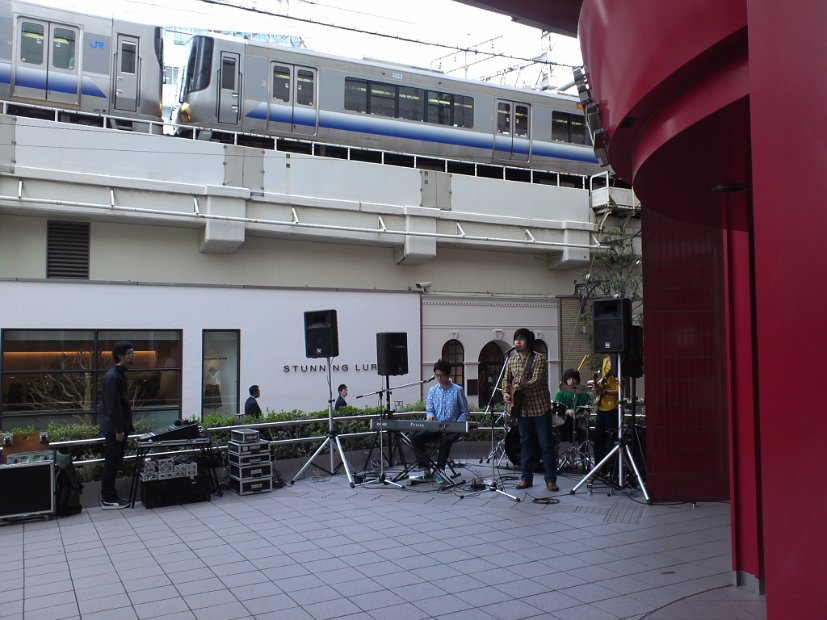 [ROCKIN' FIVE STATION]